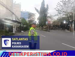 Cegah Kemacetan, Personel Sat Lantas Polres Karangasem mengintensifkan Gatur Lalin Simpang 3 Pesagi