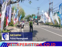 Utamakan Keselamatan Kalangan Pelajar, Satlantas Polres Karangasem Rutin Bantu Sebrangkan Siswa SMA N 1 Amlapura