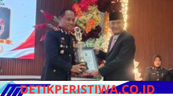 Wabup Bireuen Serahkan Penghargaan Juara I Kebersihan Mako kepada Polsek Peusangan