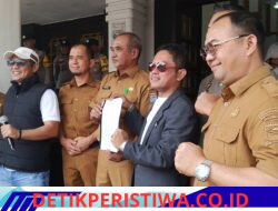 Aksi Demo PST dan SiRA Mendesak Walikota Keluarkan Perwali Terkait Kabel Fiber Optik Internet Yang Tak Jelas Perizinannya