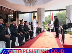 Upacara Penurunan Bendera Tutup Peringatan HUT ke-81 RI di Lombok Timur