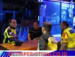 Sambangi Warung Bikers Jasri, Kapolres Karangasem Sampaikan Pesan Kamtibmas kepada Warga saat Gelar Operasi Pekat Agung 2026 