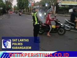 Cegah Lakalantas, Personel Sat Lantas Polres Karangasem Intensifkan Gatur Lalin di Simpang 3 Pesagi