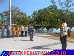 Prajurit Lanal Bintan Turut Hadiri Gerakan Pembagian Bendera Merah Putih di Bintan Utara