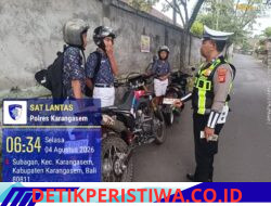 Tekan Angka Penggunaan Kenalpot Brong, Sat Lantas Polres Karangasem Berikan Tindakan Tilang terhadap Pelajar