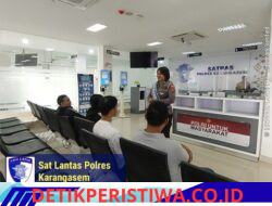 Polwan Polres Karangasem Berikan Pencerahan Tertib Berlalulintas,  kepada Pemohon SIM di Satpas Polres Karangasem
