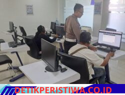 Uji Kemampuan Mengenal Rambu-Rambu, Personil Lantas Berikan Teori Avis Komputerisasi kepada Pemohon SIM Baru