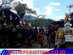 Bhabinkamtibmas Desa Telaga Tawang Bersama Pecalang, Amankan Prosesi Ngaben Dadya Tutuan