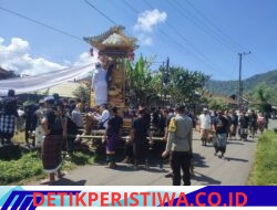 Bhabinkamtibmas Desa Tri Eka Buana Amankan Prosesi Pengabenan di Telun Wayah Betenan