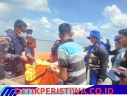 Pos TNI AL Selatpanjang Gerak Cepat Bersama Tim SAR Gabungan Berhasil Temukan Korban Terakhir Kapal Karam di Perairan Mengkikip Kepulauan Meranti