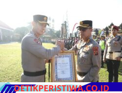 Wujud Apresiasi dan Motivasi, Kapolda Bali Berikan Penghargaan kepada Satker dan Personel Berprestasi