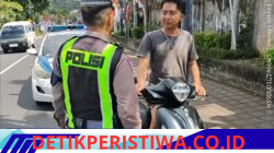 Tekan Angka Pelanggaran Lalulintas, Unit Turjawali Tindak Tegas Pengendara Tanpa Helm Berikan Tilang Manual