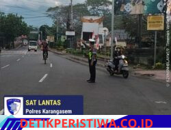 Pastikan Kelancaran Arus Lalulintas, Personel Sat Lantas Polres Karangasem mengintensifkan Gatur Lalin di Simpang 3 Pesagi
