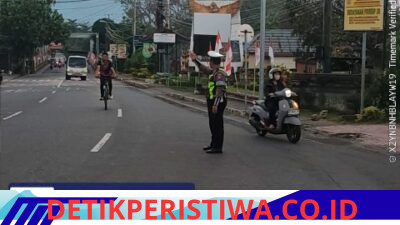 Pastikan Kelancaran Arus Lalulintas, Personel Sat Lantas Polres Karangasem mengintensifkan Gatur Lalin di Simpang 3 Pesagi
