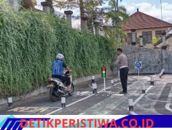 Pastikan Kelayakan dan Kemampuan Berkendara, Personil Lantas Awasi Pelaksanaan Praktek Uji Kemahiran Mengemudi Bagi Pemohon SIM Baru