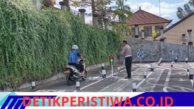 Pastikan Kelayakan dan Kemampuan Berkendara, Personil Lantas Awasi Pelaksanaan Praktek Uji Kemahiran Mengemudi Bagi Pemohon SIM Baru
