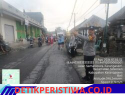 Atensi saat Ramainya Masyarakat Mulai Beraktivitas, Personil Polsek Sidemen Lakukan Gatur Lalin di Pasar Desa Adat Tabola