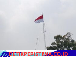 Bendera Merah Putih raksasa berkibar di puncak tower 30 Meter di Tangerang