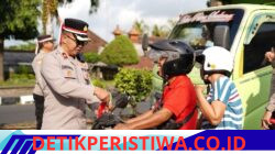 Bangkitkan Semangat Nasionalisme! Polres Karangasem Bagikan Bendera Merah Putih Serentak di Jalan Raya