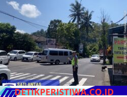 Pastikan Kawasan Wisata Kondusif,  Sat Lantas Berikan Pengamanan di Obyek Wisata Tirtagangga