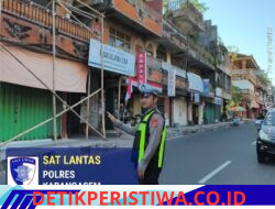Rutinitas Satlantas Polres Karangasem Lakukan Gatur Lalin, di Depan Pasar Senggol Jalan Gajah Mada Amlapura
