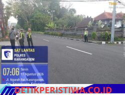Sat Lantas Polres Karangasem Amankan Jalannya Upacara Peringatan Hari Ulang Tahun ke-81 Republik Indonesia, di Lapangan Tanah Aron