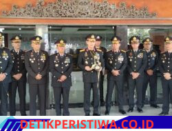 Bentuk Kepedulian kepada Korban Bencana Alam NTT, Polda Bali Kirim 5 Truk Bantuan 