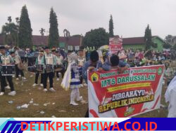 Santriwati Pondok Pesantren Darussalam Meriahkan Pawai HUT ke-81 RI di Pamenang