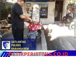 Sebelum Proses Penerbitan STNK,  Petugas Sat Lantas Gosok Mesin di Laksanakan SAMSAT Karangasem