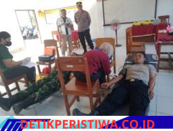 Dukung Aksi Kemanusiaan di Momen HUT SMA Negeri 2 Mendoyo Ke-15, Kapolsek Mendoyo Hadiri Donor Darah
