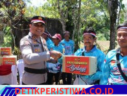 Polres Karangasem Berbagi, Kapolres Karangasem Bagikan Paket Sembako kepada Kelompok Tani Desa Jungutan