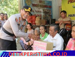 Disela-sela Agenda Kunjungan Kerjanya, Kapolres Karangasem Salurkan Paket Sembako kepada Para Lansia di Desa Bebandem