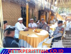 Keharmonisan Kanit Binmas bersama Ps. Ka SPKT I, saat Wakili Kapolsek Sidemen Hadiri Upacara Pitra Yadnya Ngaben dan Ngeroras
