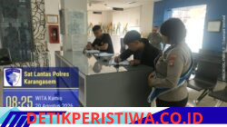Polwan Polres Karangasem Berikan Pemahaman Tertib Berlalulintas, kepada Masyarakat Pemohon SIM di Satpas Polres Karangasem
