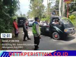 Pastikan Kegiatan Berjalan Lancar, Polsek Bebandem Bersinergi dengan Pecalang Kawal Rangkaian Upacara Ngaben Massal Dadia Pande ke Pantai Jasi