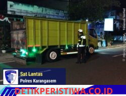 Cegah Truk Parkir Sembarangan,  Unit Turjagwali Polres Karangasem Gelar Patroli Blue Light Patrol Berikan Himbauan kepada para Sopir Truk