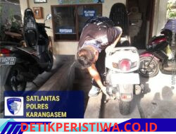Sebelum Penerbitan STNK dan Plat Baru, Petugas Sat Lantas Lakukan Gosok Mesin di SAMSAT Karangasem