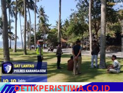 Berikan Rasa Aman kepada Pengunjung, Personel Satlantas Polres Karangasem Berikan Pengamanan dan Gatur Lalin di Kawasan Obyek Wisata Pantai Virgin