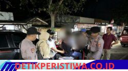Personil Siaga Kompi I Polres Mesuji Amankan Pelaku Bawa Senjata Tajam Saat KRYD di Depan Mapolsek Simpang Pematang