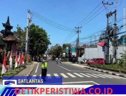 Utamakan Keselamatan Pelajar, Satlantas Polres Karangasem Rutin Bantu Sebrangkan Siswa SMA N 1 Amlapura