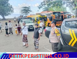 Pastikan Kegiatan Berjalan Lancar, Polsek Sidemen Bersinergi dengan Pecalang Kawal Kegiatan Meajar-ajar Dadia Pulasari Sangkan Gunung