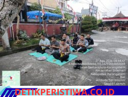 Bentuk Syukur kepada Sang Pencipta, Personel Polsek Sidemen Laksanakan Persembahyangan Bersama di Padmasana