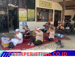 Memasuki Purnama Ketiga, Personel Polsek Selat Gelar Persembahyangan Bersama 