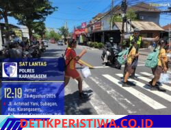 Cegah Lakalantas pada Kalangan Pelajar, Anggota Lantas Polres Karangasem Bantu Sebrangkan Para Pelajar Sekolah