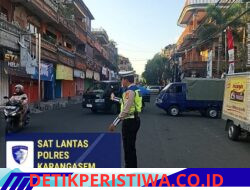 Rutinitas Pos Sore, Satlantas Polres Karangasem Lakukan Gatur Lalin di Pasar Senggol Jalan Gajah Mada Amlapura