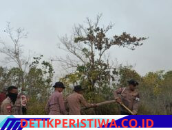 Memasuki Hari Keenam, Brimob Berjibaku Padamkan Karhutla Di Biak