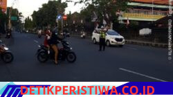Cegah Lakalantas, Personel Sat Lantas Polres Karangasem mengintensifkan Gatur Lalin di Simpang 3 Pesagi