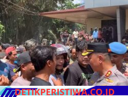 Kapolres Belitung Timur Kawal Aspirasi Unjuk Rasa Masyarakat Penambang Timah di lokasi Halaman Kantor Operasional PT.Timah Kecamatan Gantung.