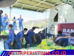 Polri Distribusikan Bantuan Logistik Kapolri untuk Korban Gempa, di Pulau Flores