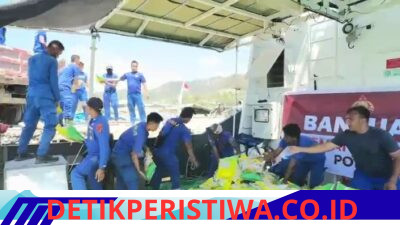 Polri Distribusikan Bantuan Logistik Kapolri untuk Korban Gempa, di Pulau Flores